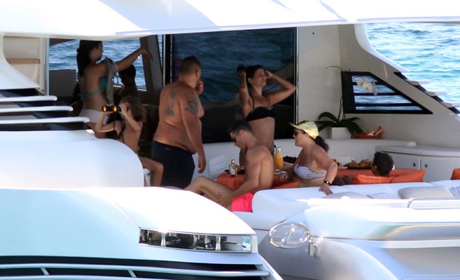 Cristiano Ronaldo thuê du thuyền đi chơi cùng người thân. Ảnh: Internet.