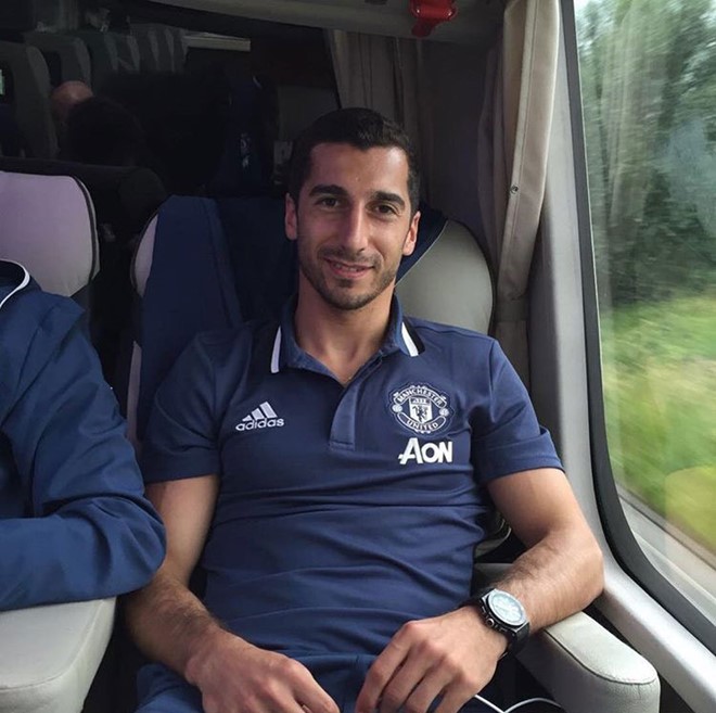 Tiền vệ tân binh Henrikh Mkhitaryan đăng bức ảnh lên trang cá nhân thể hiện niềm vui khi nhận được tình cảm và sự ủng hộ từ phía người hâm mộ MU. Ảnh: Man United.