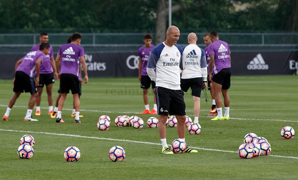 HLV Zidane cho biết: "Tôi hài lòng với lực lượng của đội bóng. Chúng tôi chỉ mới giành chức vô địch Champions League". Ảnh: Real Madrid FC.