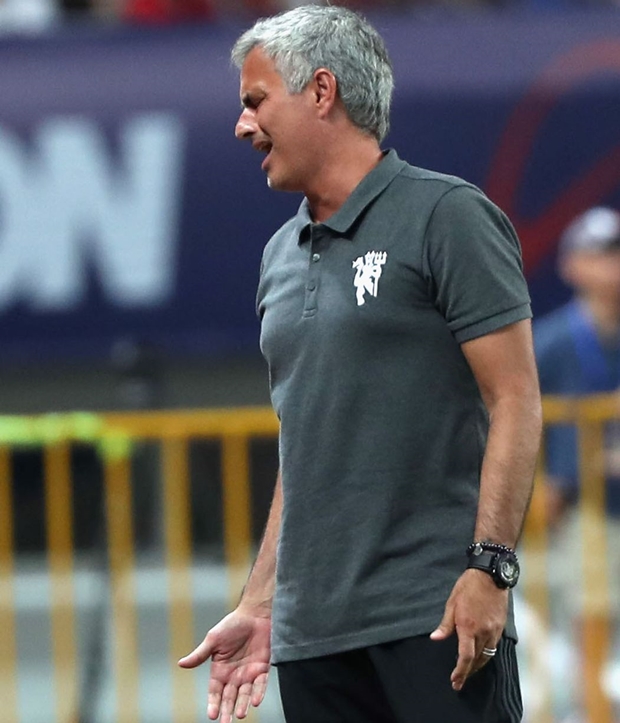 HLV Jose Mourinho có lý do để tiếc nuối vì chỉ vài phút sau đội bóng của ông đã bị thủng lưới. Ảnh: Internet.