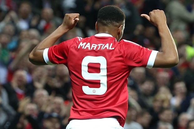 Chiếc áo đấu số 9 của Martial bán chạy thứ ba trên thế giới, chỉ sau Ronaldo và Messi. Ảnh: Internet.
