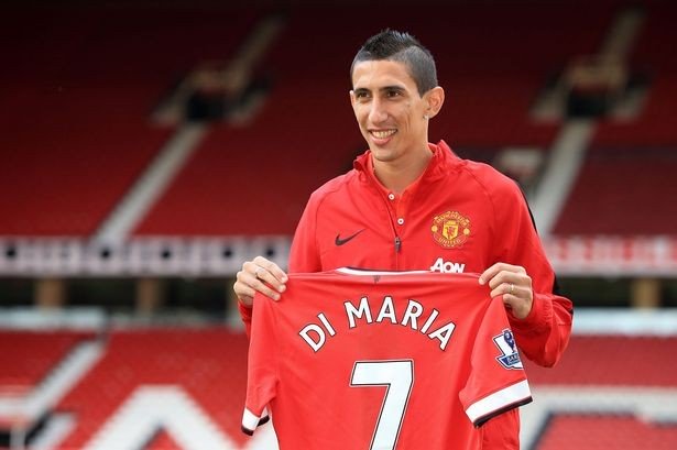 2. Zlatan Ibrahimovic (169,1 triệu euro): Sự nghiệp của Ibra gắn liền với những CLB hàng đầu châu Âu như Ajax, Juventus, Inter Milan, Barcelona, AC Milan, PSG và giờ là M.U. Theo đó số tiền chuyển nhượng của anh ở mức rất cao: 169,1 triệu euro. Barcelona là đội tiêu tốn nhiều tiền nhất vì Ibra. Họ từng bỏ ra 69,5 triệu euro để chiêu mộ anh năm 2009. Ảnh: Internet.