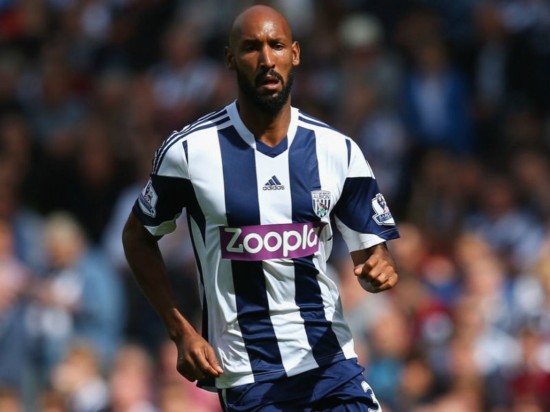 6. Nicolas Anelka (127,36 triệu euro): Chân sút người Pháp được ví như gã du mục trong bóng đá. Sau 19 năm chơi bóng chuyên nghiệp, anh trải qua 12 đội bóng với tổng phí chuyển nhượng 127,36 triệu euro. Real Madrid là CLB bỏ ra nhiều tiền nhất để mua Anelka với giá 35 triệu euro từ Arsenal năm 1999. Ảnh: Internet.