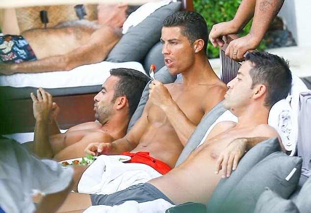 Những ngày nghỉ mát trên đất Mỹ với Ronaldo rất cần thiết. Anh vừa có dịp nghỉ ngơi, cũng như luyện tập để tăng cường thể lực nhiều hơn. Ảnh: Internet.