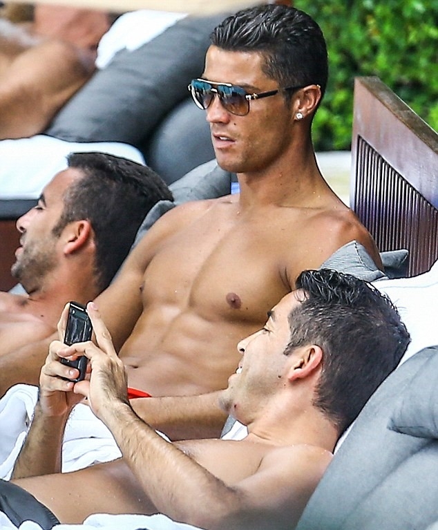 Real Madrid không hối thúc Ronaldo trở lại. Vội vàng dùng cầu thủ này sẽ khiến mọi chuyện trở nên nghiêm trọng hơn. Ảnh: Internet.