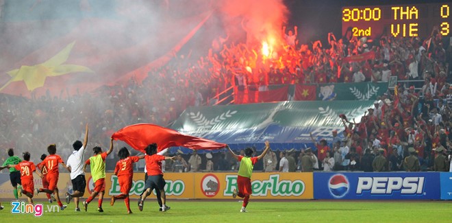 Chung kết SEA Games 2009 trên sân Chao Anuvong, Kiều Trinh đã mang về chiến thắng tuyệt đối 3-0 cho ĐT nữ VN trước người Thái. Ảnh: Quốc Bảo.