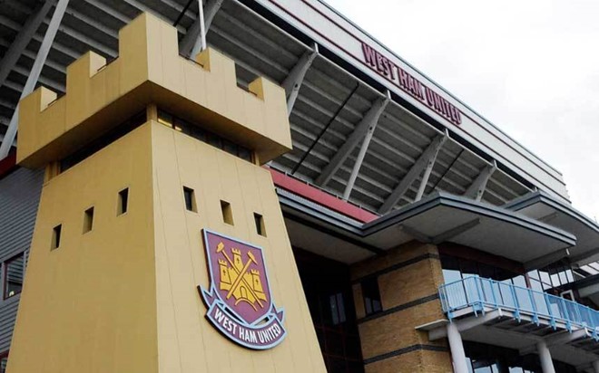 West Ham sẽ có màn "chào sân" vào thứ 5 tới đây trong trận đấu với NK Domzale tại lượt đi vòng sơ loại Europa League. Ban lãnh đạo đội bóng có biệt danh "The Hammers" vừa thông báo 54.000 vé cho trận đấu đầu tiên của West Ham đã được bán sạch. Ảnh: Internet.