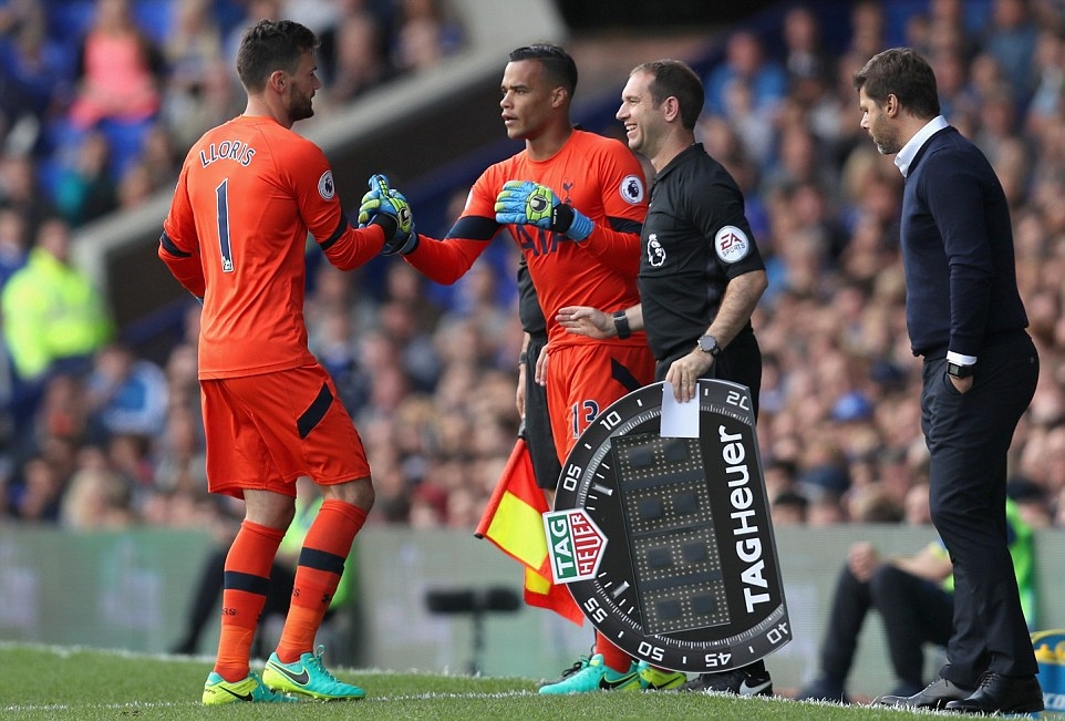Trong bàn thắng này lỗi lớn nhất thuộc về thủ thành Hugo Lloris khi đã quá chủ quan và không theo kịp tình huống. Thủ thành Tottenham bị thay ra ngay trong hiệp một vì chấn thương. Ảnh: Internet.