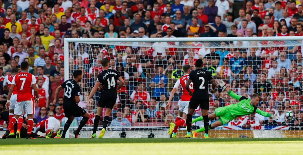 Nhưng đó cũng là tất cả những gì mà Pháo thủ làm được. Chung cuộc Arsenal đành chấp nhận thất bại 3-4 trước Liverpool ngay trong ngày ra quân mùa giải 2016-17. Ảnh: Internet.