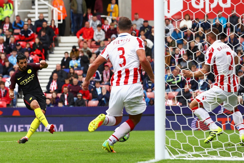Thế nhưng Nolito đã chấm dứt cơ hội có điểm của Stoke City bằng bàn gia tăng cách biệt phút 87. Ảnh: Internet.