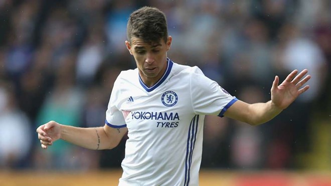 Tiền vệ Oscar (Watford 1-2 Chelsea): Thật cay đắng khi phải thừa nhận rằng, Chelsea đã tấn công hay hơn rất nhiều kể từ khi Oscar rời sân nhường chỗ cho tài năng trẻ Michy Bashuayi. Ảnh: Internet.