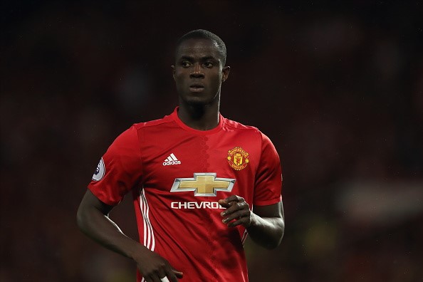 Trung vệ Eric Bailly (MU, 30 triệu bảng): "Đắt xắt ra miếng", cầu thủ trẻ người Bờ Biển Ngà đang thi đấu vô cùng xuất sắc và hứa hẹn sẽ trở thành "Nemanja Vidic mới" của sân Old Trafford. Ảnh: Internet.