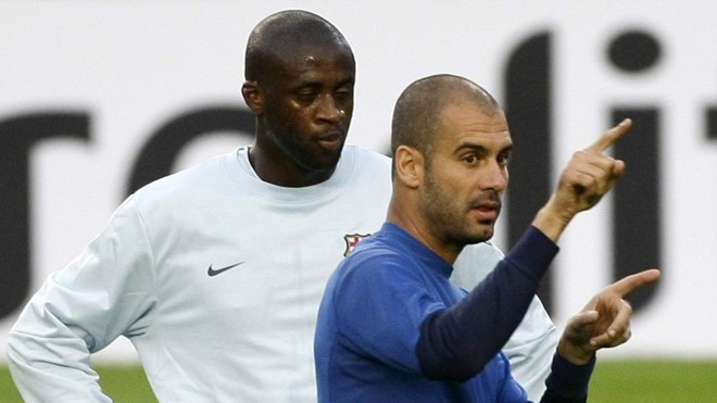 Yaya Toure và Pep khi cả hai còn ở Barca. Ảnh: Internet.