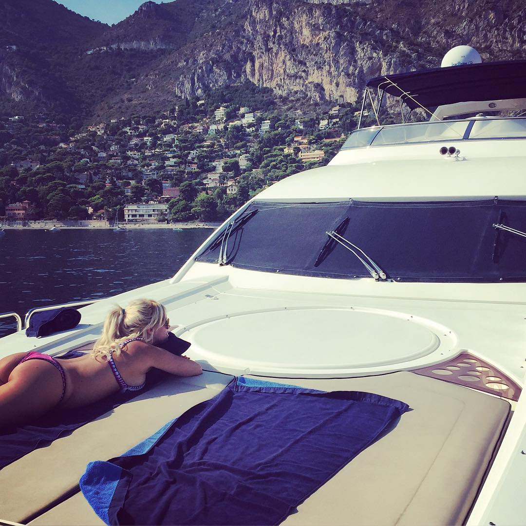 Hiện tại người đẹp 29 tuổi đang chung sống hạnh phúc cùng người chồng thứ hai Mauro Icardi. Ảnh: Instagram.