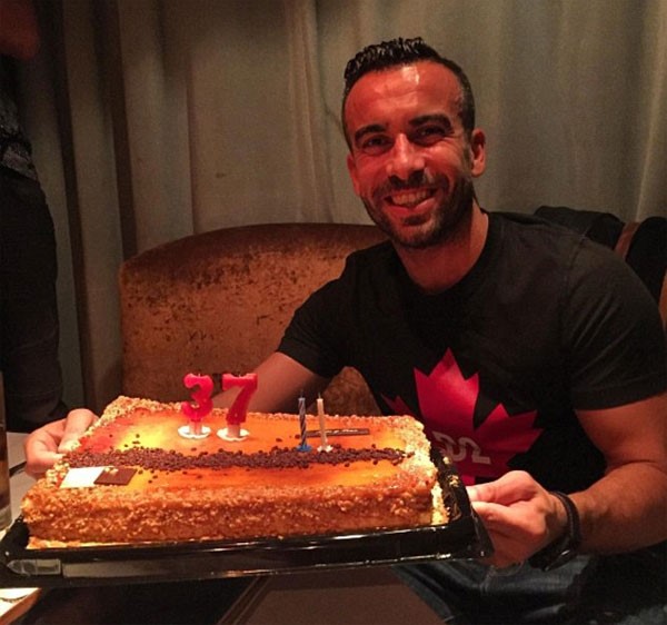 Người đàn ông đó tên là Ricky Regufe, giám đốc marketing của một hãng sản xuất trang phục thể thao nổi tiếng và hiện nay cũng đảm nhiệm luôn công việc quản lý chung cho Ronaldo. Ảnh: Internet.