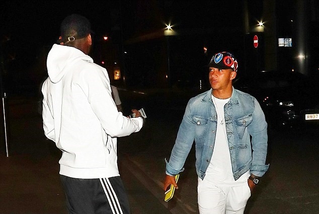 Depay là một trong những người bạn thân nhất của Paul Poba kể từ khi cầu thủ người Pháp trở về MU. Dù hơn Memphis một tuổi nhưng lối sống của Pogba có phần giản dị hơn so với đồng đội sinh năm 1994. Ảnh: Internet.