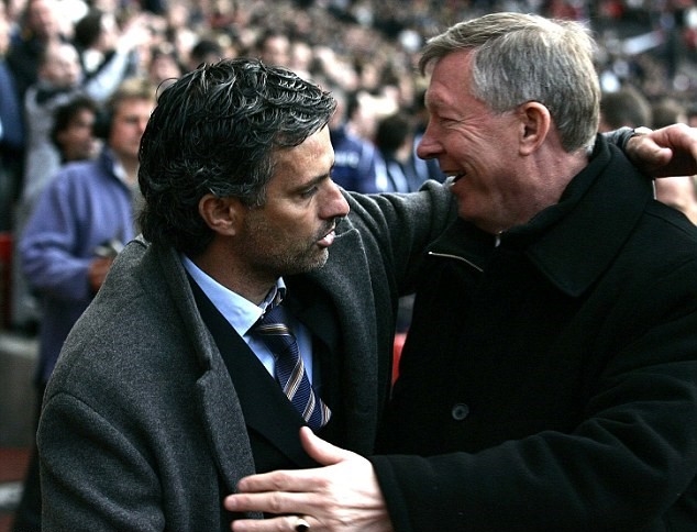 Mourinho cực kỳ kính trọng Sir Alex. Ảnh: Internet.