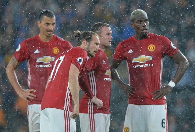 Với MU, họ kích hoạt bom tấn 89 triệu bảng mang tên Paul Pogba (bìa phải). Ảnh: Internet.