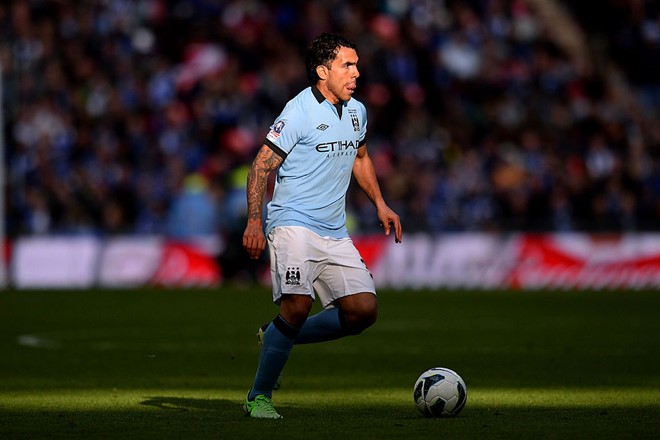 Trong ba năm tiếp theo từ 2008 đến 2010, tổng số tiền được Man City ném vào thị trường chuyển nhượng lên tới 379,5 triệu bảng. Năm 2009 đánh dấu cuộc thay máu nhân sự rầm rộ ở Man City. Họ tốn hơn 100 triệu bảng để chiêu mộ Gareth Barry, Roque Santa Cruz, Kolo Touré, Emmanuel Adebayor, Carlos Tevez (ảnh) và Joleon Lescott. Ảnh: Internet.