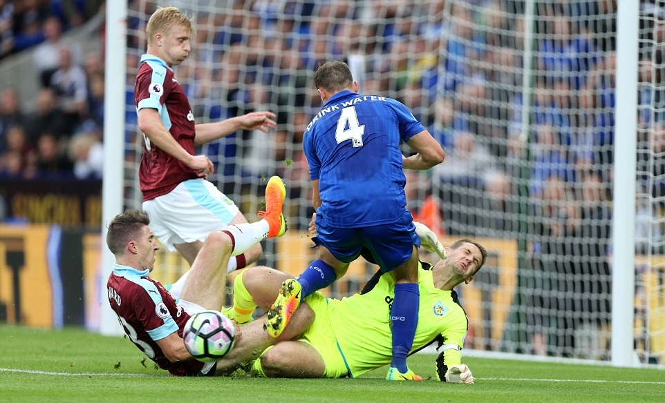 Dù chủ động nhường thế trận nhưng các cơ hội nguy hiểm vẫn nghiêng hẳn về đội chủ sân King Power. Ảnh: Internet.