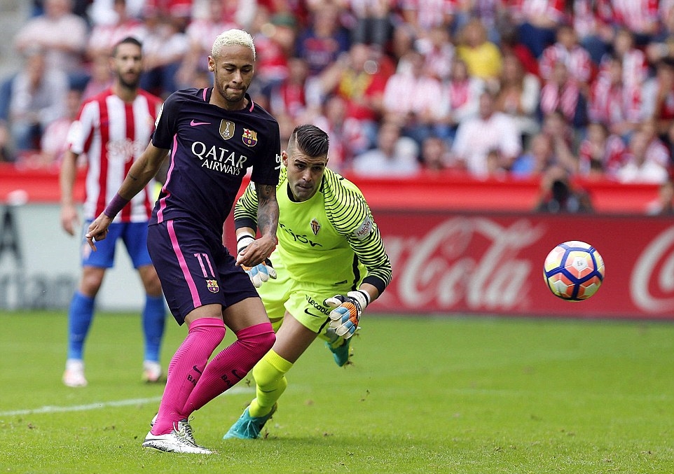 Không lâu sau khi được chơi hơn người, đội khách có bàn gia tăng cách biệt do công của Neymar. Ảnh: Internet.