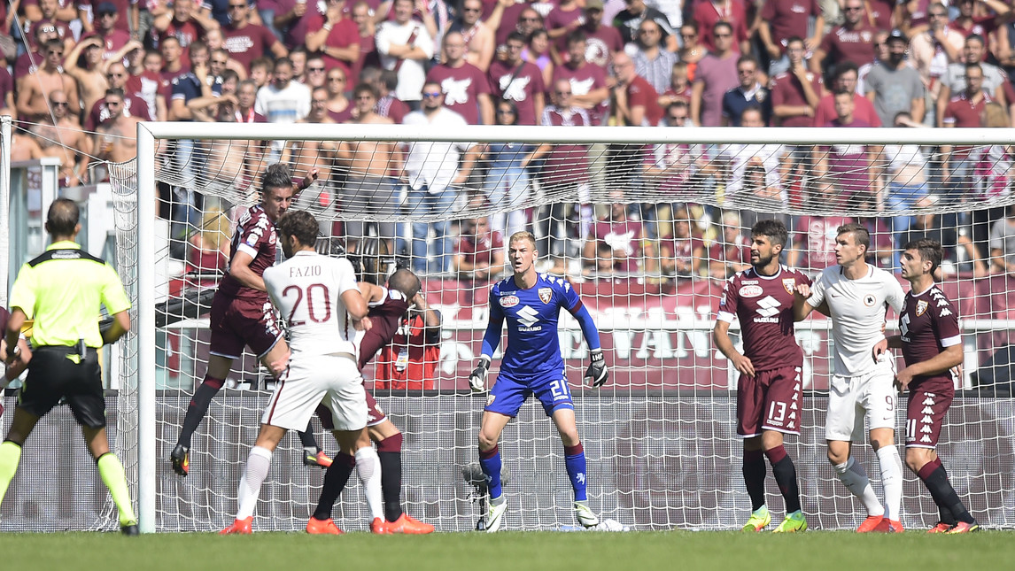 Joe Hart đã có ngày thi đấu tuyệt vời trước các chân sút AS Roma. Ảnh: Internet.