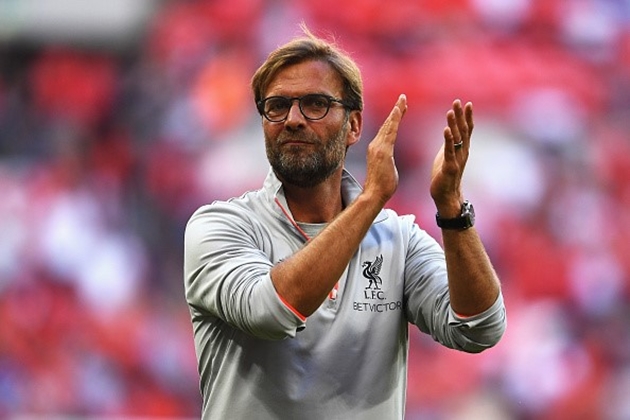 9. Jurgen Klopp: HLV người Đức đã đem đến cho Premier League một luồng gió mới về chiến thuật pressing rất mạnh của mình. Kể từ khi tiếp quản Liverpool năm ngoái, Jurgen Klopp đã biến đội bóng chủ sân Anfield trở thành nỗi e sợ cho bất cứ đội bóng nào đem lại kỳ vọng lớn lao cho người hâm mộ. Nhắc đến Klopp là nhắc đến cảm xúc, sự cuồng nhiệt bên ngoài đường pitch, và một cá tính mạnh mẽ khó ai sánh bằng. Ảnh: Internet.