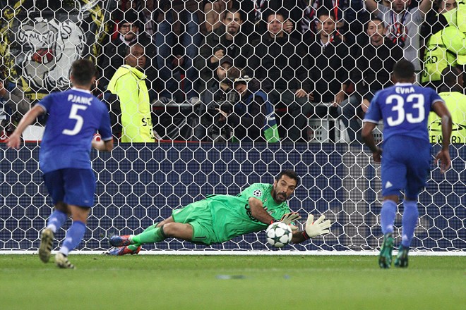 Buffon làm im lặng những lời chỉ trích với màn tỏa sáng trước Lyon. Ảnh: Internet.
