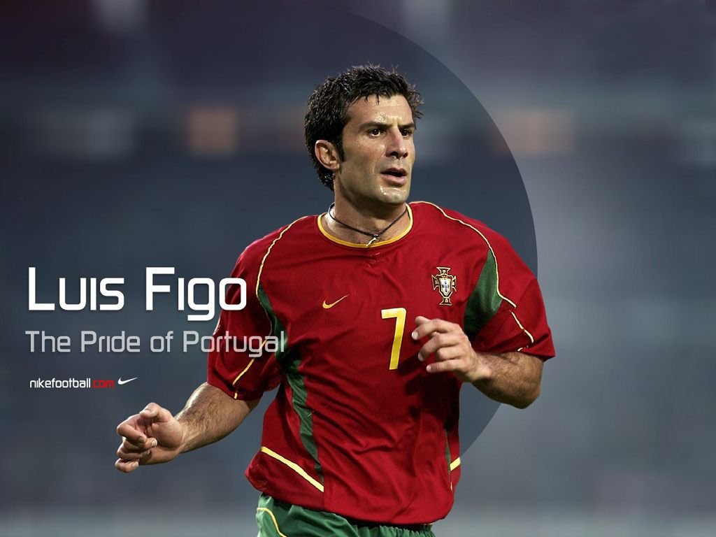 Luis Figo: Ngay từ năm 16 tuổi, huyền thoại của bóng đá Bồ Đào Nha đã được gọi đi tham dự U20 World Cup năm 1989 và giành danh hiệu vô địch. Điều đặc biệt, tại giải đấu năm đó, Bồ Đào Nha vô địch mà chỉ ghi có 6 bàn thắng. Hai năm sau, trên sân nhà, ngôi sao trẻ Luis Figo cùng Fernando Couto, Rui Costa, Joao Pinto… một lần nữa đánh bại các đối thủ đồng trang lứa để leo lên ngôi vô địch. Ảnh: Internet.