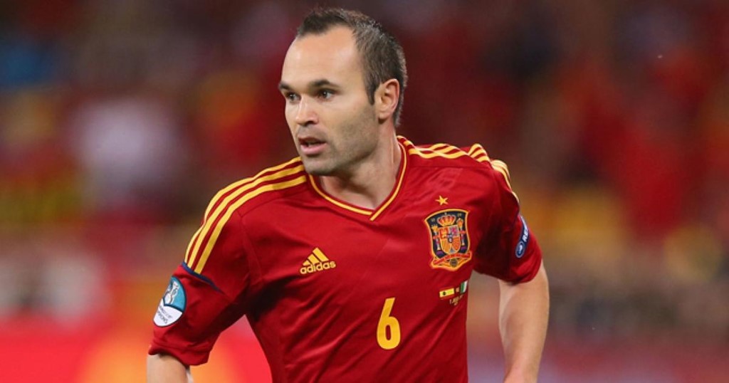 Andres Iniesta: Năm 2003, Iniesta cùng tuyển Tây Ban Nha giành ngôi á quân giải đấu tổ chức tại UAE sau khi thua Brazil. Giải đấu cách đây 13 năm cũng giới thiệu Javier Mascherano và Dani Alves. Ảnh: Internet.