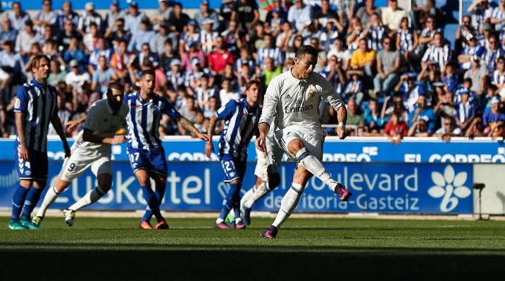 Thế nhưng với đẳng cấp vượt trội, Real Madrid tìm lại thế quân bình chỉ sau đó 10 phút. Cristiano Ronaldo là người thực hiện thành công quả phạt đền. Trước đó Deyverson để bóng chạm tay sau tình huống sút phạt của Gareth Bale. Ảnh: Internet.