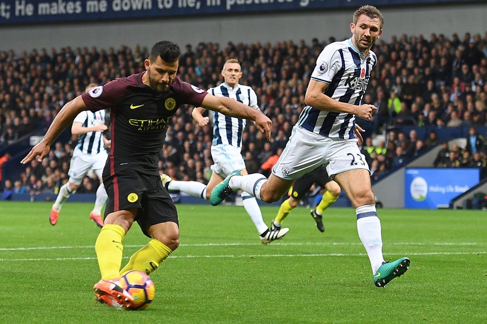 Sau nhiều cơ hội, đội khách có bàn mở tỷ số ở phút 19 do công của Sergio Aguero. Ảnh: Internet.