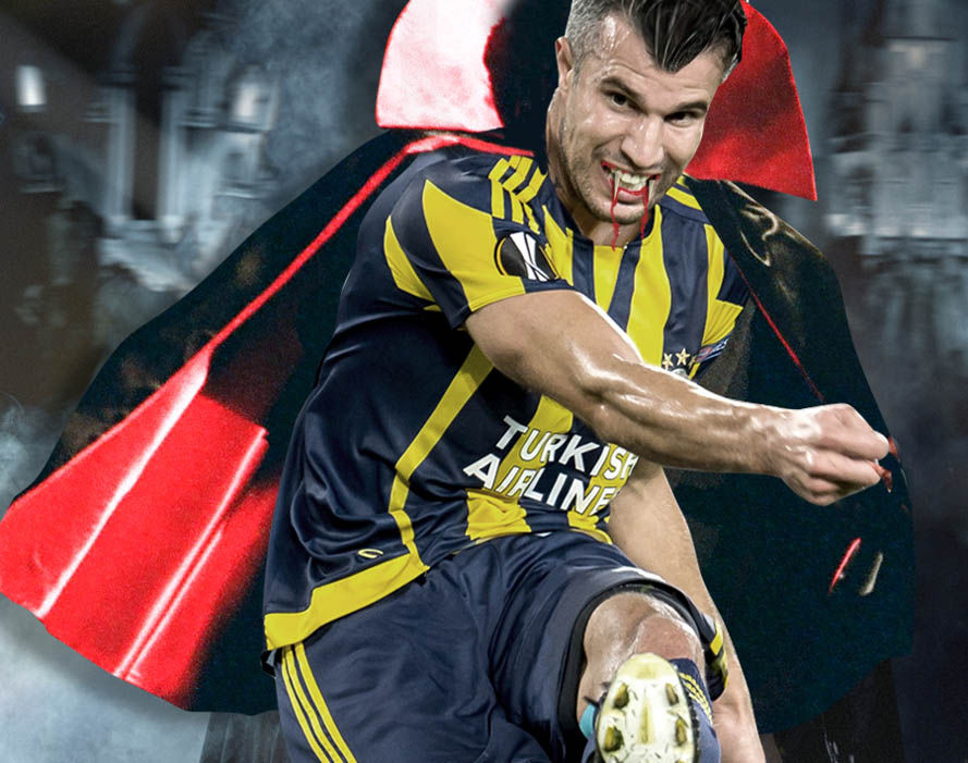 Một CĐV tặng răng nanh cho cựu tiền đạo "quỷ đỏ" Van Persie. Ảnh: Internet.