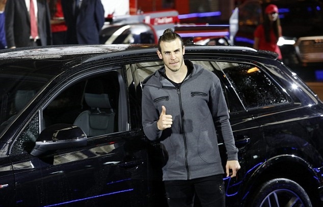 Gareth Bale có xe xịn mừng bản hợp đồng kỷ lục thế giới. Ảnh: Internet.