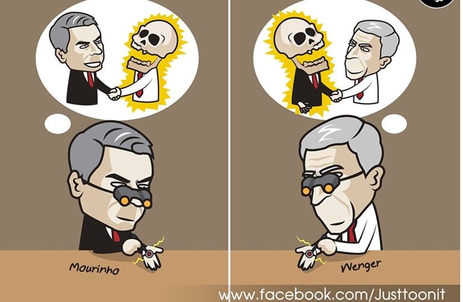 Trước cuộc đại chiến MU vs Arsenal, HLV Arsene Wenger hứa sẽ bắt tay đồng nghiệp Jose Mourinho bởi đây là phép lịch sự. Họa sĩ của Just toon it dí dỏm nghĩ rằng hai vị chiến lược gia này sẽ gắn thiết bị phát điện lên lòng bàn tay, âm mưu làm đối thủ bị điện giật.