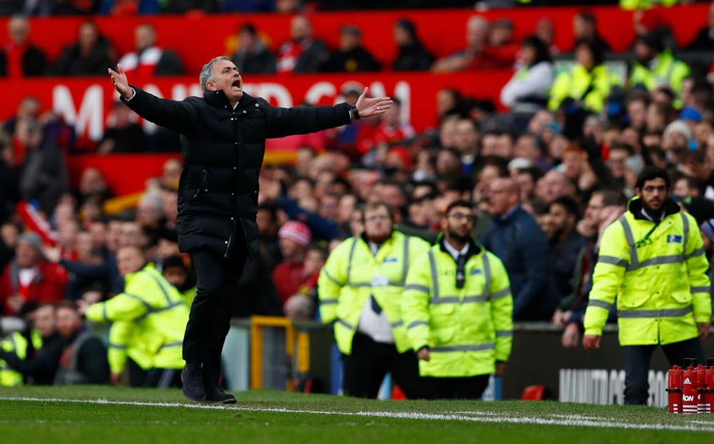 HLV Jose Mourinho còn rất nhiều thứ phải cải thiện ở đội chủ sân Old Trafford. Ảnh: Mirror.