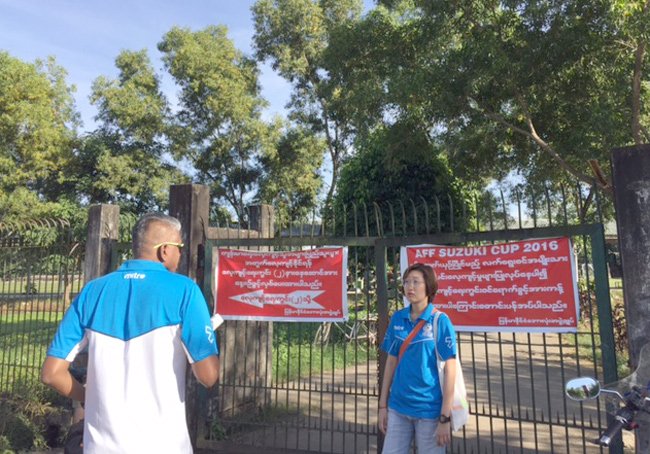 Malaysia đã cắt cử người đứng canh ngay cổng ra vào sân tập của đội.