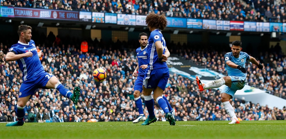 Được thi đấu trên sân nhà, Manchester City nhanh chóng chiếm lĩnh thế trận. Ảnh: Mirror.