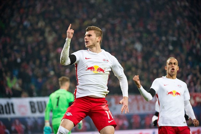 Pha ăn mừng bị giám đốc thể thao của Schalke chỉ trích.
