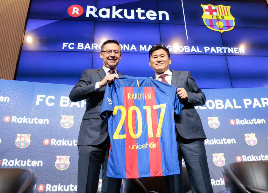 Barcelona công bố bản hợp đồng tài trợ áo đầu từ Rakuten. Ảnh: Mirror.