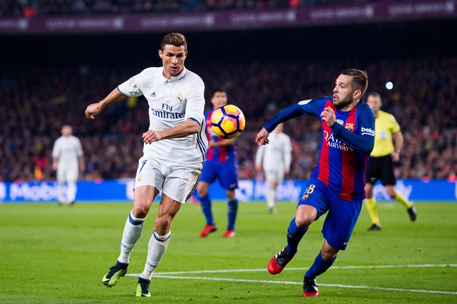 Vị trí trung phong thích hợp với Ronaldo hơn.