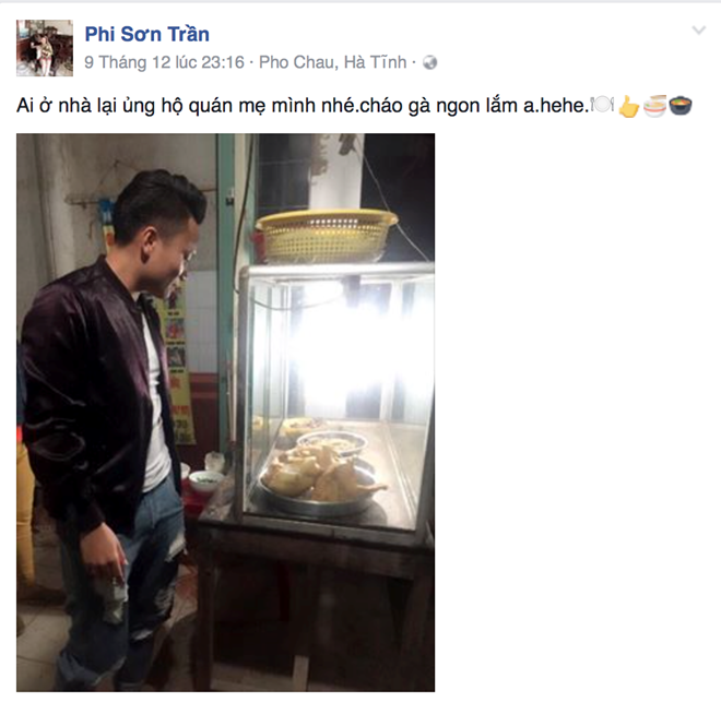 Tiền vệ Trần Phi Sơn, người trưởng thành từ gánh cháo của mẹ tại quê nhà vùng biên giới Hương Sơn (Hà Tĩnh) mời bạn bè tới ủng hộ quán trong những ngày nghỉ ít ỏi, trước khi trở lại hội quân cùng SLNA chuẩn bị cho V-League 2017.