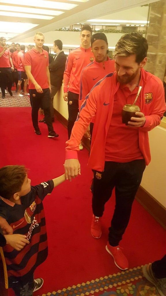 Murtaza Ahmadi được gặp Messi tại Qatar.