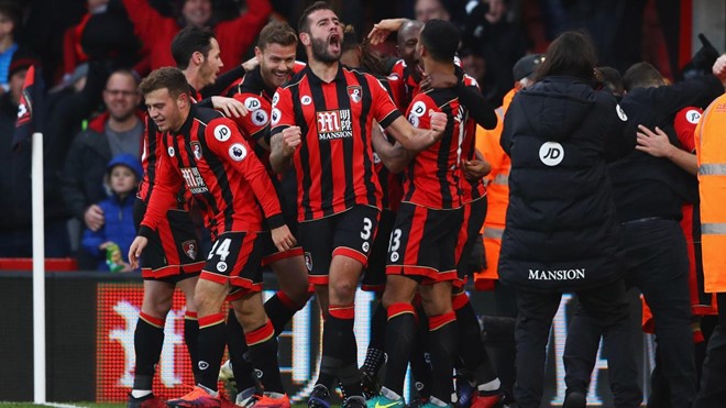 AFC Bournemouth vs Southampton (20h30 ngày 18/12): Sau khi thua cả 8 trận đấu vào ngày chủ nhật, Bournemouth đã có chiến thắng đầu tiên bằng cuộc lội ngược dòng ngoạn mục với tỉ số 4-3 trước Liverpool.