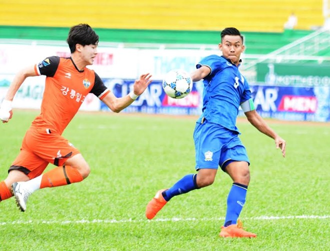 Chenrop Samphaodi tỏa sáng với cú đúp vào lưới U21 Gangwon. Ảnh: Nguyễn Đăng.