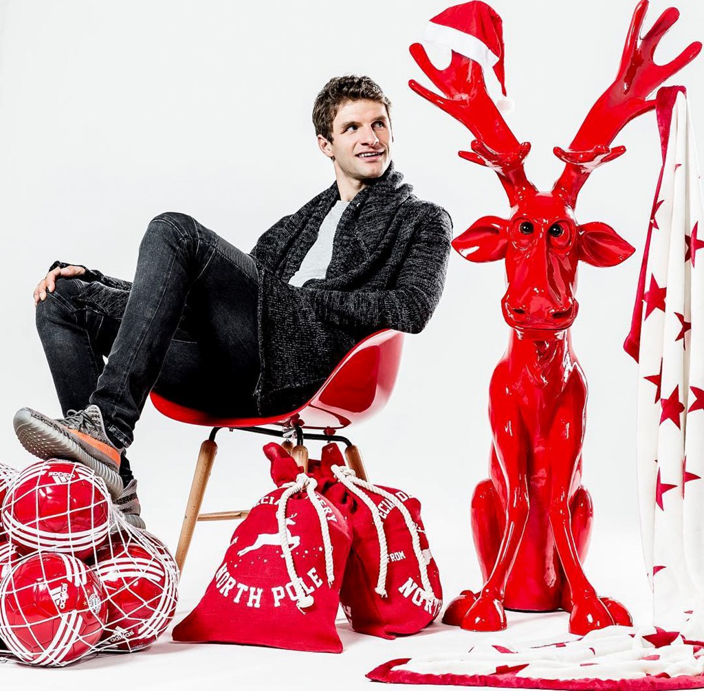 Phong cách đón Giáng sinh của Thomas Mueller. Ảnh: Instagram.