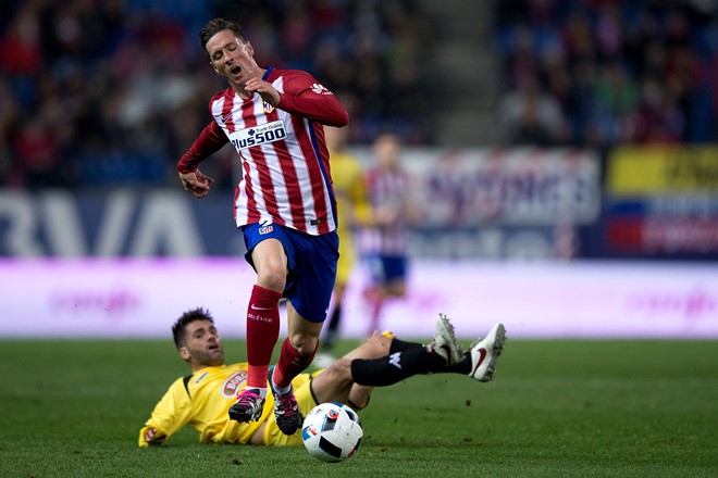 Fernando Torres về lại Atletico vào tháng 12/2015 sau nhiều năm khoác áo Liverpool, Chelsea và AC Milan. Trước đó, anh từng để lại dấu ấn đậm nét ở sân Vicente Calderon từ năm 2001 tới 2007 khi ghi 91 bàn sau 244 trận. Lần thứ hai khoác áo Atletico với Torres không quá mỹ mãn như lần đầu tiên, song anh vẫn là bản hợp đồng giá trị với CLB. Mũi nhọn người Tây Ban Nha đã ghi 21 bàn sau 86 trận trong ba mùa gần đây.