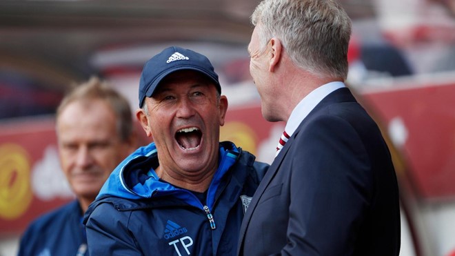 Southampton vs West Brom (22h ngày 31/12): Claude Puel sẽ trở thành vị huấn luyện viên thứ 83 mà Tony Pulis đối đầu tại Premier League. Trong 82 huấn luyện viên mà Pulis từng đối đầu trước đó, vị thuyền trưởng của West Brom đã giành chiến thắng 50 người.