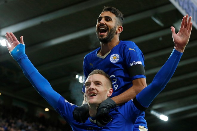 Fan Leicester City: Với phong độ thảm hại như hiện nay, Bầy cáo trên đường trở thành nhà vô địch đầu tiên xuống hạng ngay sau năm đăng quang. Người hâm mộ của Leicester ước “Gã thợ hàn” Claudio Ranieri trình diễn phép thuật hàn gắn lỗ thủng của ông. Ranieri vốn rất giỏi làm việc này. Ông đến Chelsea trong năm đầu làm cách mạng và giúp họ về nhì cùng tấm vé đá bán kết Champions League. Ở AS Roma, Ranieri tiếp quản từ vòng 2. Lúc đó họ không có điểm nào trong tay, thế rồi kết thúc mùa với 80 điểm. Ông đến Juve trong năm đầu đội bóng trở lại Serie A, nhưng vẫn giúp họ về ba. Mùa sau thì về nhì.