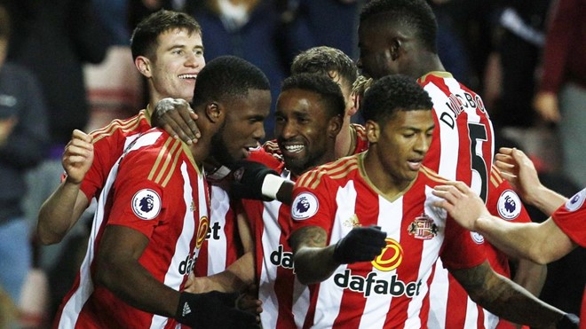 Fan Sunderland: Trước vòng 19, tập thể Sunderland chỉ có vỏn vẹn… 3 cầu thủ “nổ súng” (Defoe 8 bàn, Van Aanholt 3 bàn, Anichebe 3 bàn). Nếu Arsenal ghét cay ghét đắng số 4 thì Sunderland phải chờ mãi mới có cầu thủ thứ tư lập công (Borini nổ súng ở trận thua MU). Bây giờ có đội nào ghét số 5, chuyển ngay sang cho Mèo đen bởi họ mới chỉ có 4 chiến thắng. Sang năm mới, fan Sunderland cũng chỉ ước đội nhà trụ hạng thành công chứ nào dám mơ gì cao sang. Mấy năm rồi Mèo đen chẳng biết ánh mặt trời top 10.